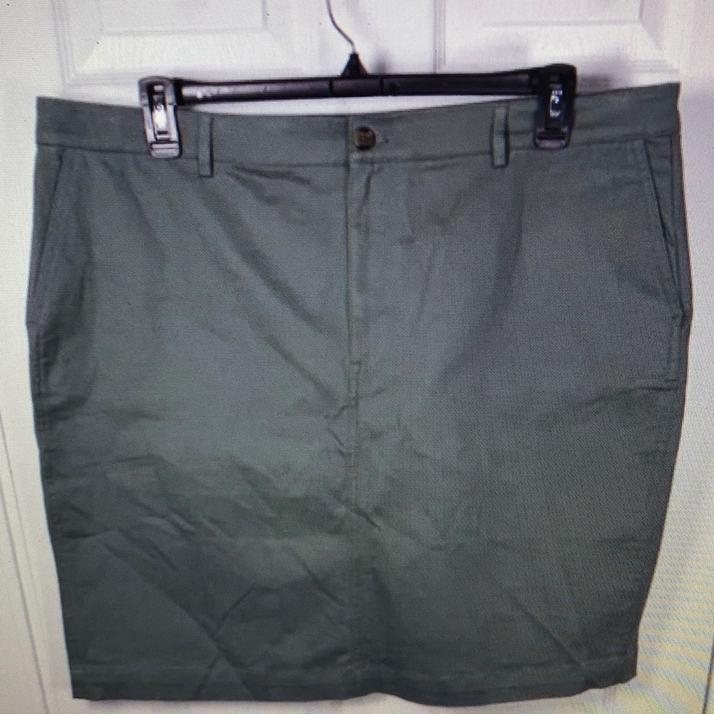 Men's Olive Flat-Front Casual Shorts